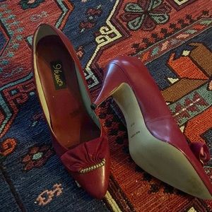 Wine colored heels size 8.5. From There is some wear on the inside.
